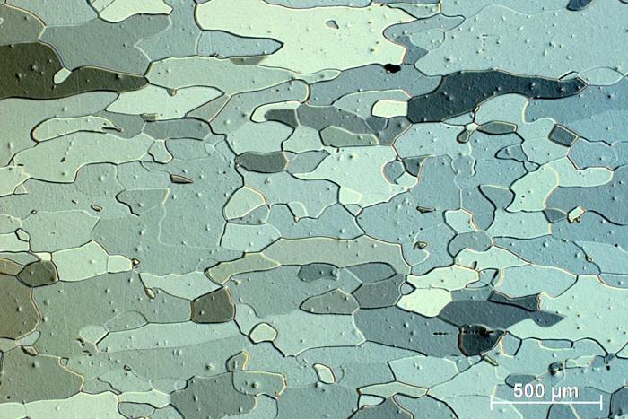 Aluminium gravé, lumière réfléchie, C-DIC​